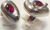 Silberring mit rotem und klaren Farbsteinen -