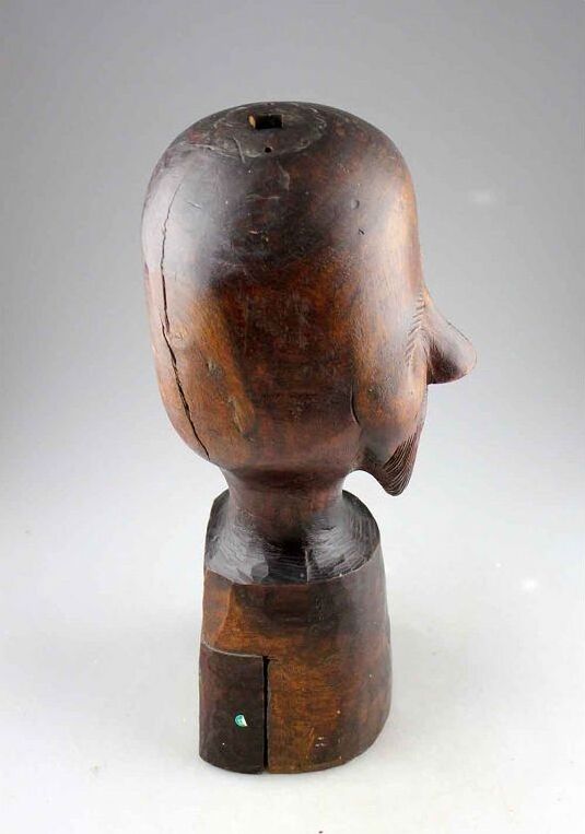 Lovely and rare Oak wood 'Wig' head, Scandinavian 17th. cent